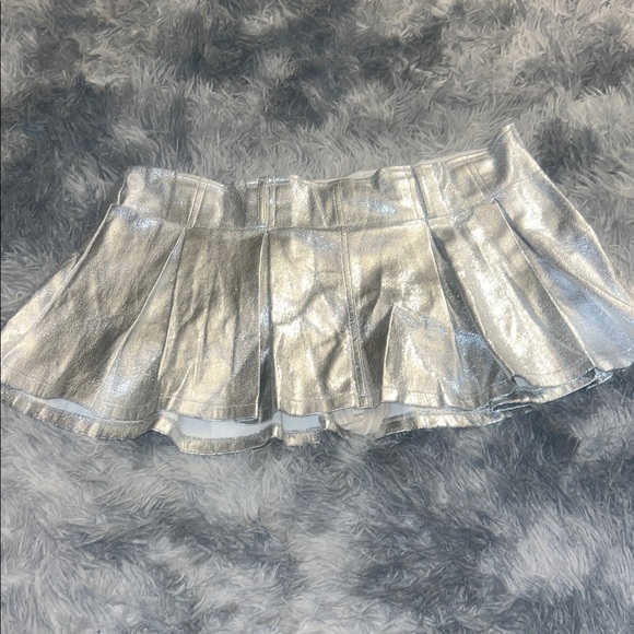 Silver Metallic Pleated Mini Skort - Picture 3 of 7